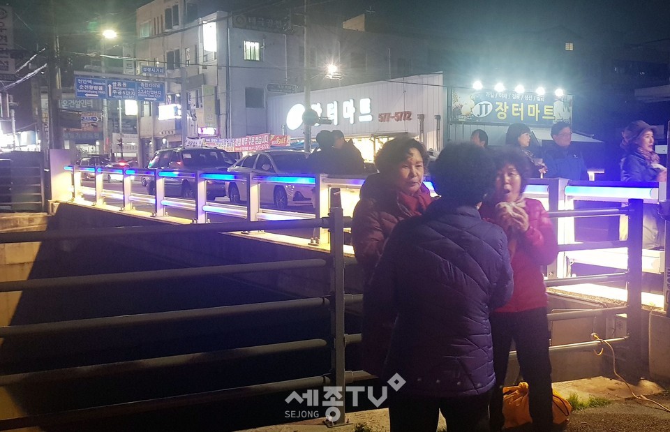 성정교 조명 경관등 설치 모습.(사진제공=천안시청)