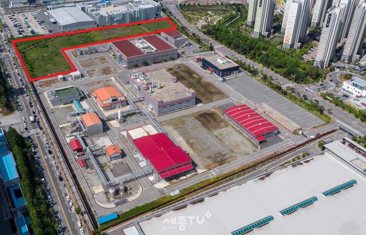 천안3산업단지 외국인투자지역(천안시 서북구 백석동) 소재 듀폰의 자회사 롬엔드하스전자재료코리아 제3공장 전경. 붉게 표시된 부분이 포토레지스트 공장 증설 투자 위치. (사진제공=천안시청)