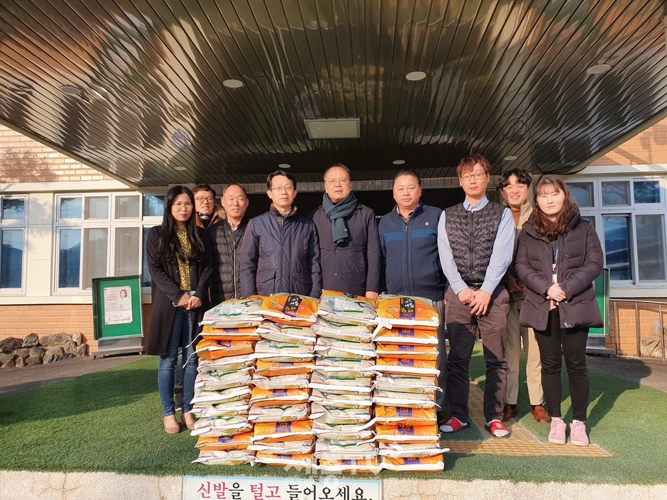 금산 추부제일교회 백미 기탁식. (사진제공=금산군청)