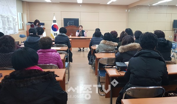 20일 풍세면생활개선회 회원 90명이 과제교육과 연시총회를 진행하고 있다.(사진제공=천안시청)