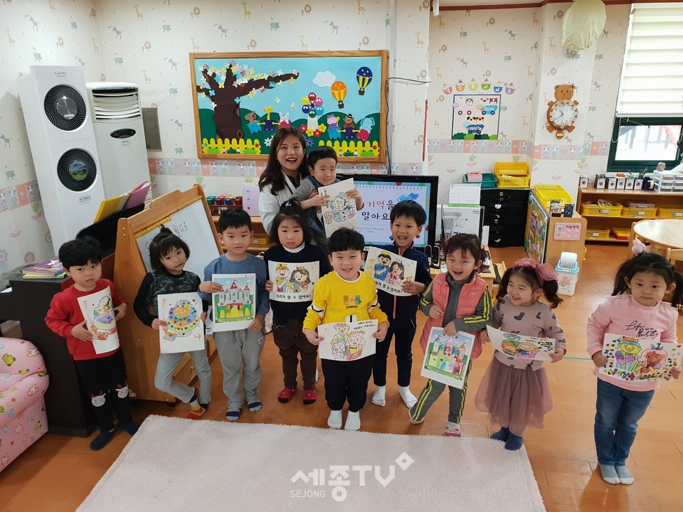지난해 유아 대상 치매 인식개선교육 장면. (사진제공=논산시청)