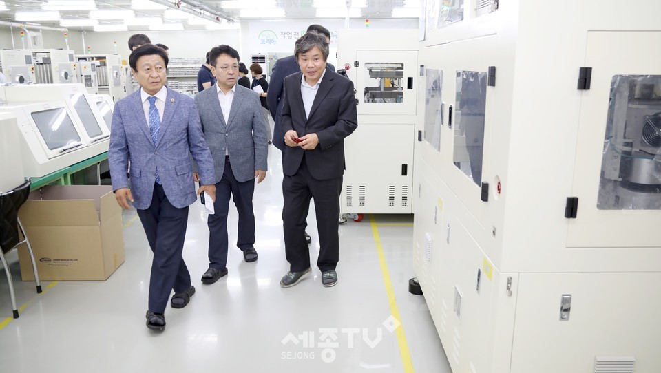 4차산업혁명특별위원회 비전세미콘 현장방문 모습. (사진제공=대전시의회)