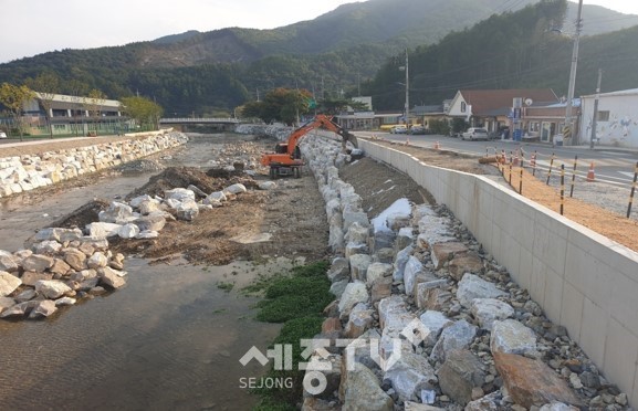 궁동천 재해위험개선 공사 모습. (사진제공=금산군청)