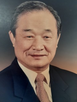 윤 기 한(상임고문, 충남대 명예교수, 전 충남대 대학원장, 시인, 평론가)