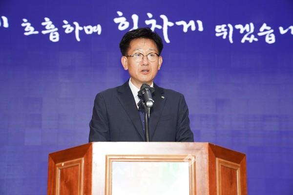 15일 천안시청 대회의실에서 제29대 천안시 부시장으로 취임한 전만권 부시장이 취임사를 하고 있다.(사진제공=천안시청)