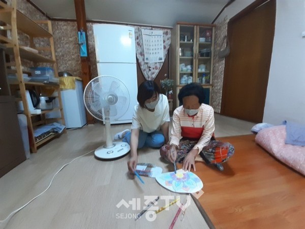 노인맞춤돌봄 활동 모습.(사진제공=금산군청)