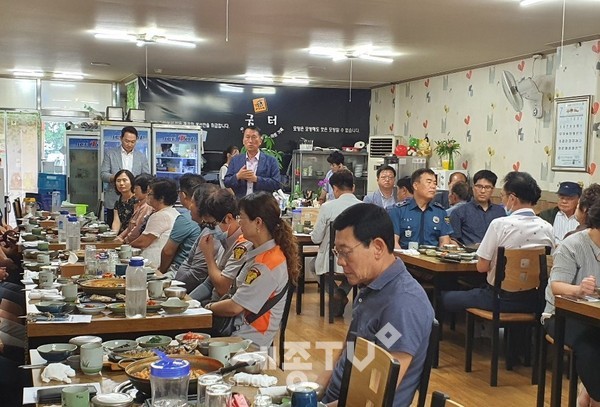 성거읍이 28일 지역단체와의 간담회를 개최했다.(사진제공=천안시청)