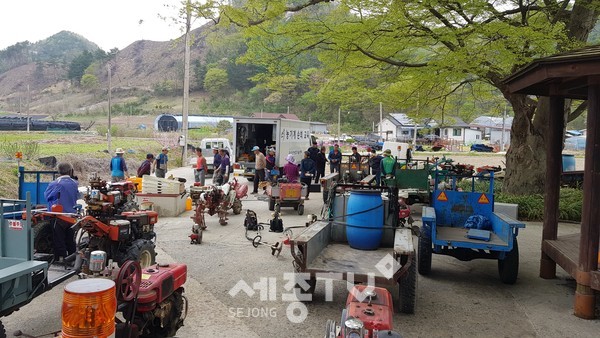 농기계 긴급 순회수리 모습. (사진제공=금산군청)