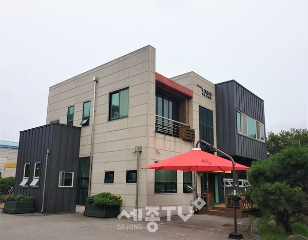 해유건설 사옥 전경.