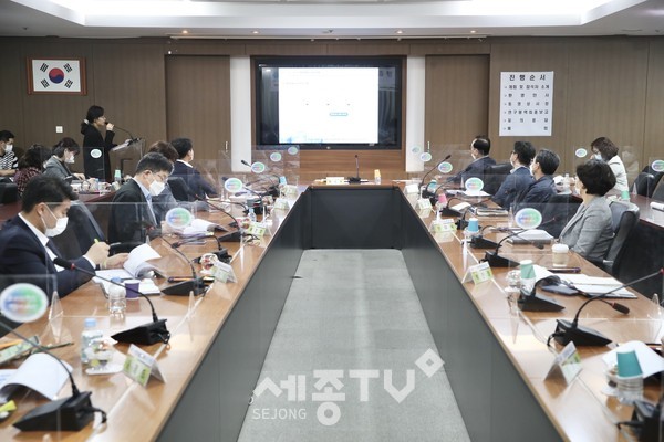 천안시가 25일 시청 중회의실에서 아동친화도시 4개년 추진계획수립과 사전아동영향평가를 위한 주민참여조사 최종보고회를 진행했다.(사진제공=천안시청)