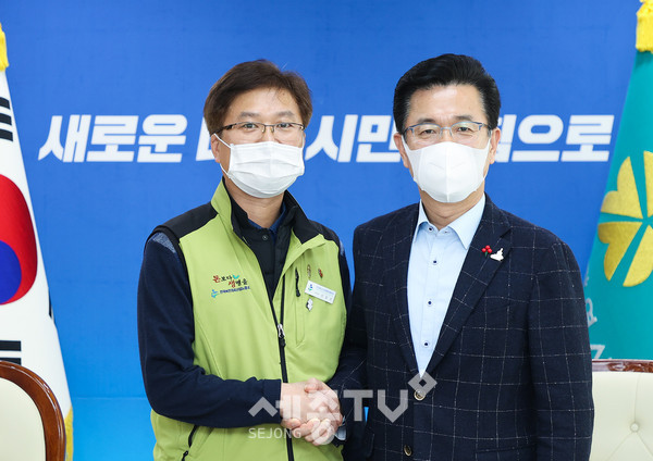 허태정 대전시장, 대전을지병원 노동조합 임원 접견- 노조위원장 손문수(좌측)