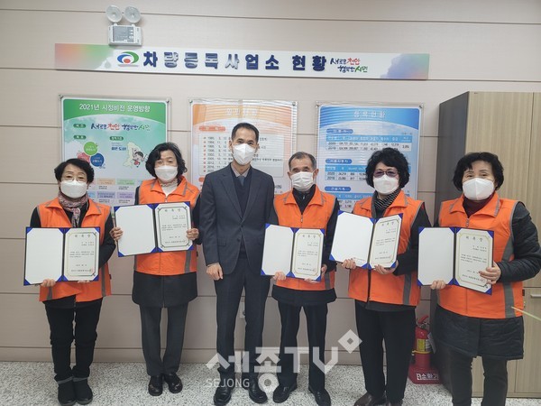 천안시 차량등록사업소가 지난 1일 ‘친절DREAM 민원안내 자원봉사단’을 위촉식을 개최했다.(사진제공=천안시청)