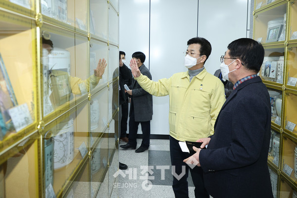 허태정 시장, 설 연휴 시민 민생 확인 또 확인 현장방문-추모공원