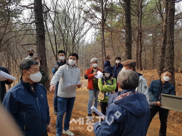 새롬동 둘레숲길 시민추진위 현장방문.(사진=세종시의회)
