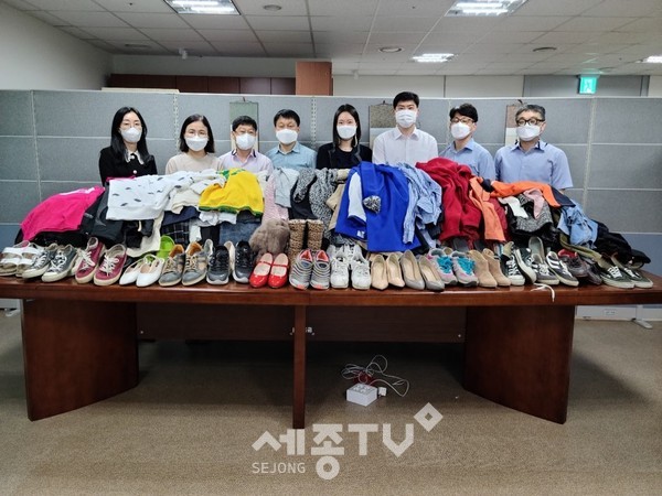 농협은행 충청심사센터 임직원들은 어려운 이웃을 돕고 ESG 경영 실천을 위한 비대면 헌 옷 기부 나눔 캠페인을 실천했다.(사진=농협은행 충남지역본부)