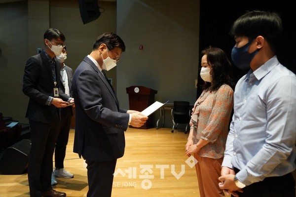 하트세이버 이광랑주무관(여성), 김주환주무관(남성)