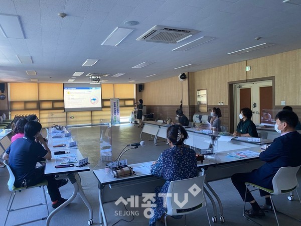 천안시 불당동 행복키움지원단이 22일 불당동행정복지센터 회의실에서 3분기 간담회 및 마을복지계획 3차 회의를 개최했다.(사진=천안시 제공)