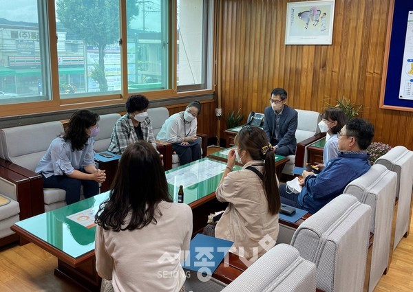 천안시 성남면이 12일 행정복지센터 2층에서 방문형공동대응팀 4분기 간담회를 실시했다.(사진=천안시 제공)