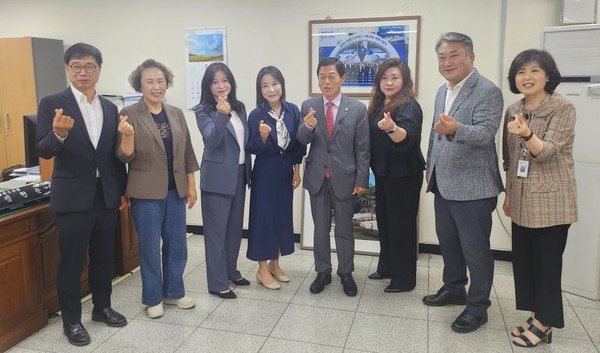 학교학부모연합회 임원진 간담회./사진제공=충청북도의회