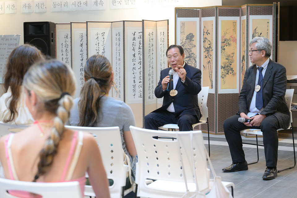 최민호_시장__콘코디아_한국어마을_방문