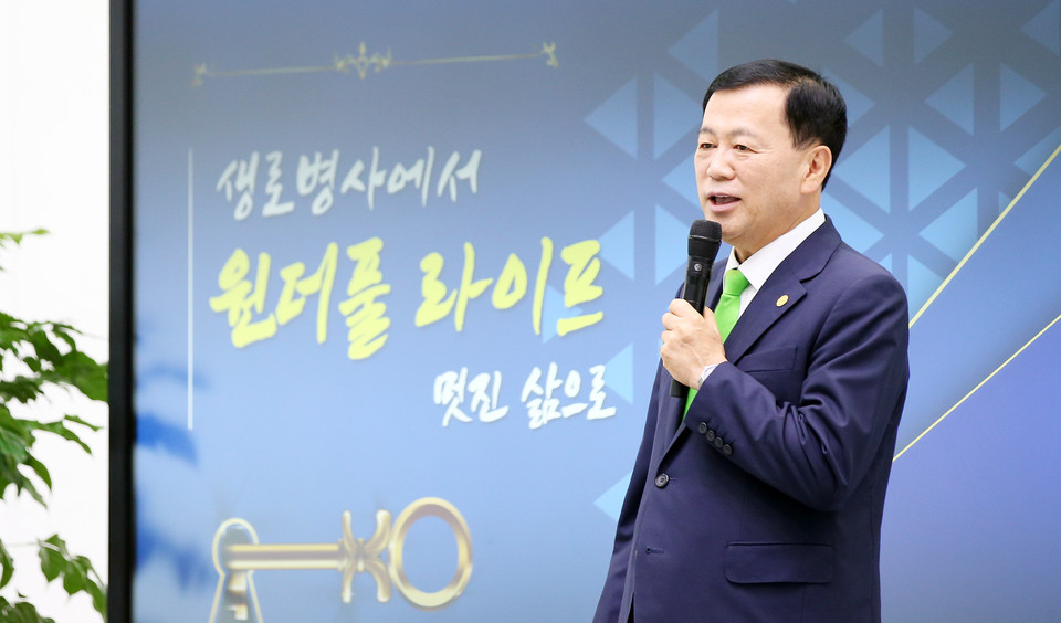 신천지_대전교회에서_28일_열린_‘원더풀_라이프’_오픈하우스에서_장방식_지파장이_강연을_하고_있다