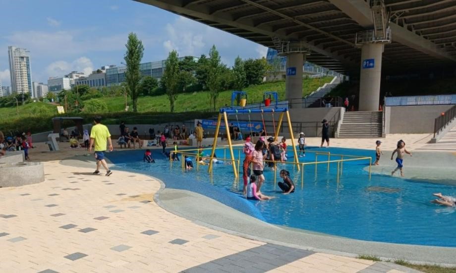 이응다리 물놀이 시설