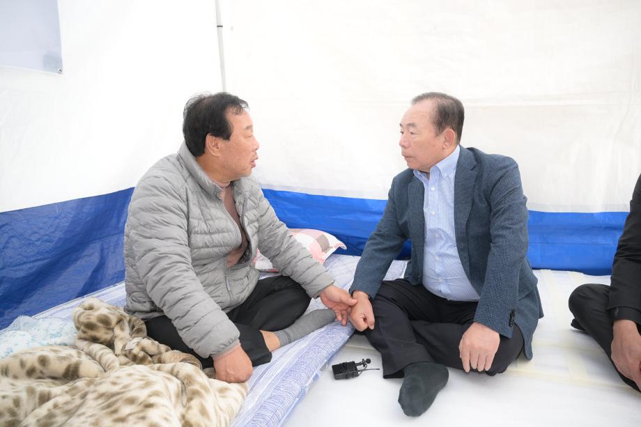 이인제 전의원 단식현장 방문 (2)