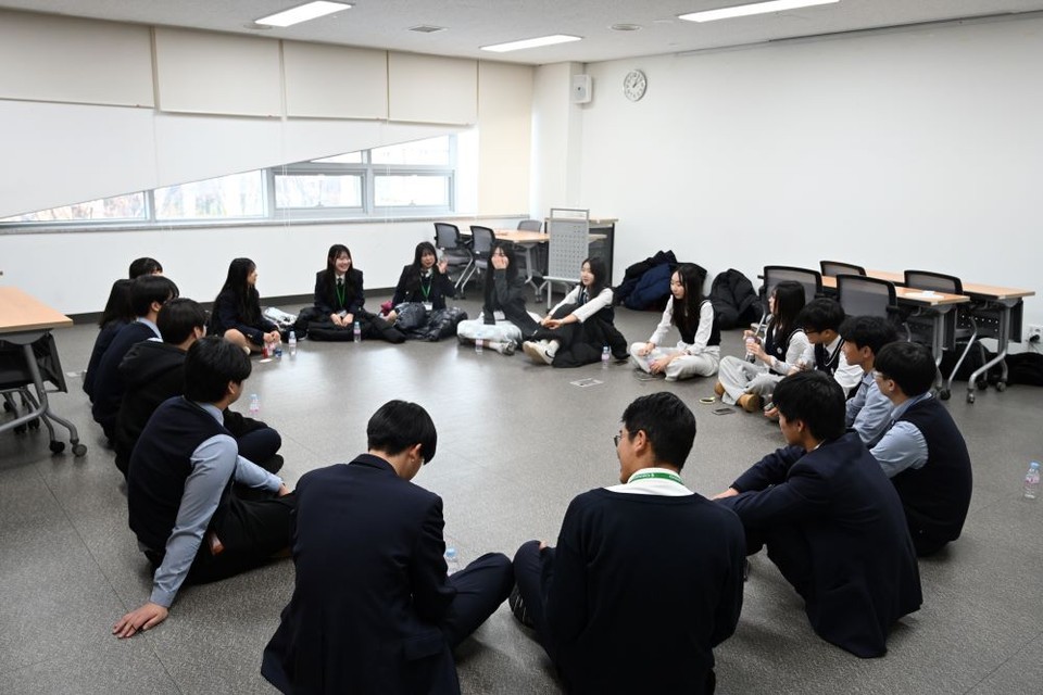 한일 청소년 교류관광사업 교류회 조별활동모습