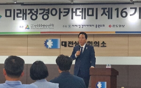 차마 돌아보지 못하는 마음을 전하는 박수현의원