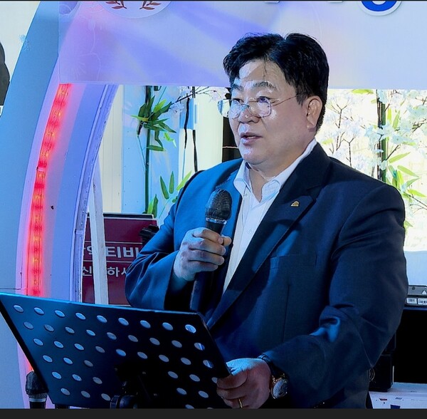 세종tv지희홍회장이 4일취임식에서 취임사를 하고있다.