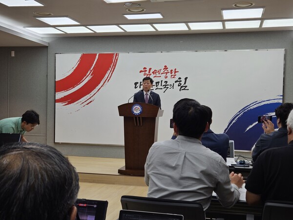 박정주 행정부지사가 지천댐 관련 충남도의 입장을 밝히고 있다./세종TV=최정현 기자