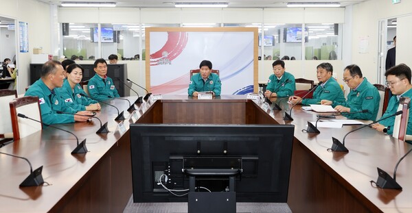 을지연습 훈련장 찾아 근무자를 격려하고 있다./사진제공=충남도의회