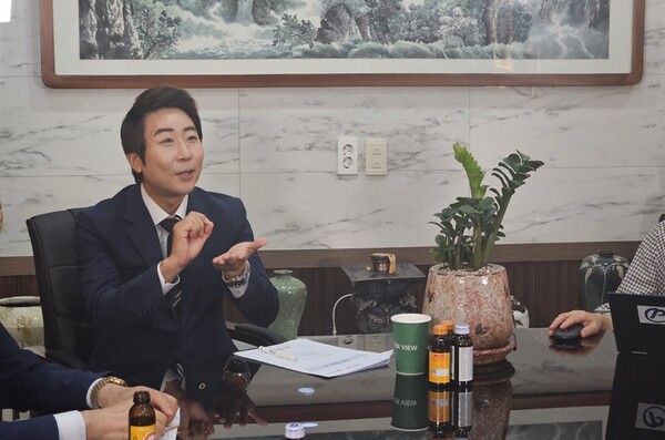 임채성 세종시의회 의장이 세종TV 본사에서 (사)세종신문방송언론인협회 소속 언론사들과 인터뷰를 갖고 있다./세종TV=최정현 기자