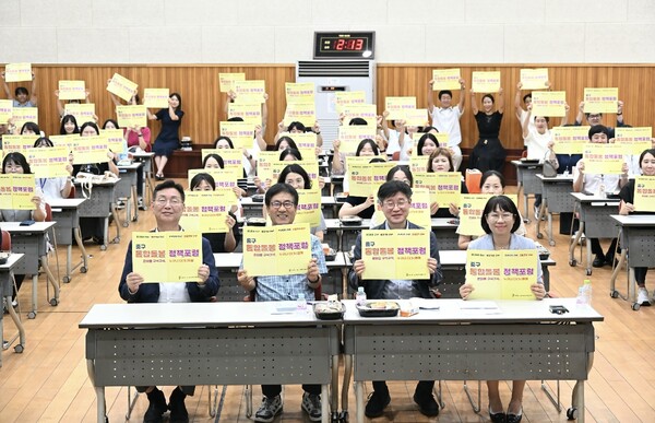 ‘중구형 통합돌봄’ 포럼 개최 기념촬영 모습/사진제공=대전 중구청
