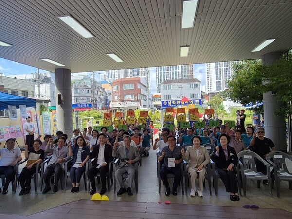 지난 6일 도마큰시장에서 진행된 주민총회 및 도마실 환경 한마당 진행 모습/사진제공=대전 서구청