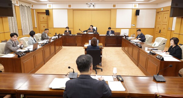 대전시의회 산업건설위가 제1차 회의를 개최하고 있다./사진제공=대전시의회
