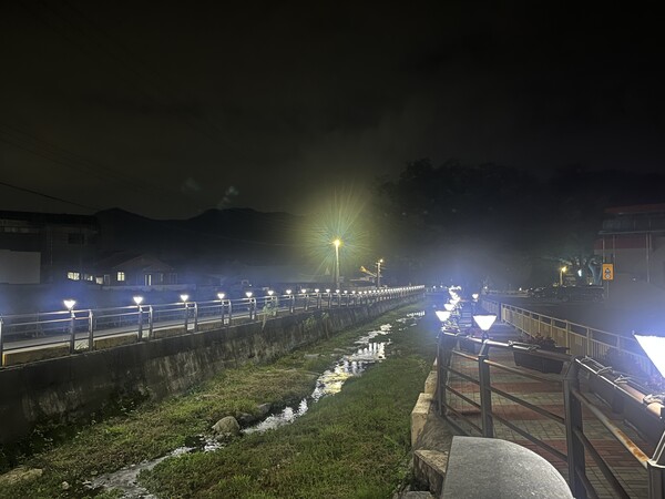 금산군 군북면에 설치된 태양광 보행등/사진제공=금산군