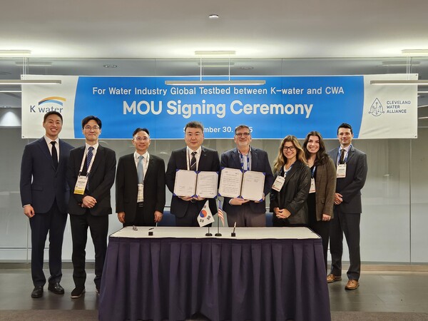 ‘물산업 글로벌 테스트베드’ 구축에 관한 업무협약 체결 모습/사진제공=한국수자원공사