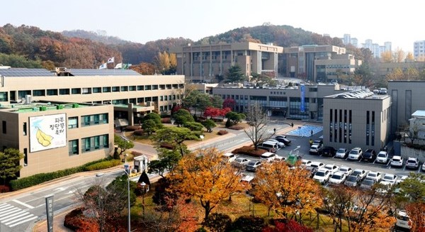 파주시는(시의) 재정여건 등을 고려해 고용노동부가 고시한 최저임금보다 높은 내년 생활임금의 시급을 올보다 340원이 인상된 1만 2070원으로 결정했다. /파주시청 전경. (사진=세종TV DB)