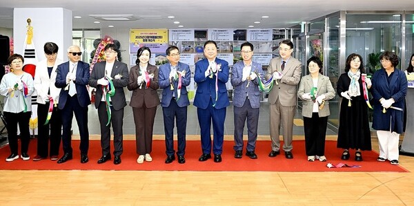 파주시는 맞벌이 가정과 초등학교 자녀들을 위한 ‘다함께돌봄센터’ 11곳을 신규 개설, 합동 개소식을 갖고 본격적인 운영에 돌입했다. (사진=파주시)