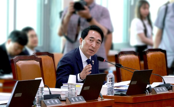 내 불법 도박(현장 및 온라인)시장 규모가 103조에 달해 단속이 시급함에도 당국의 관련 예산과 단속 인력 소홀로 자칫 ‘도박중독국’이란 오명(汚名)을 뒤집어 쓸 수도 있다는 주장이 제기됐다. (사진=세종TV DB)