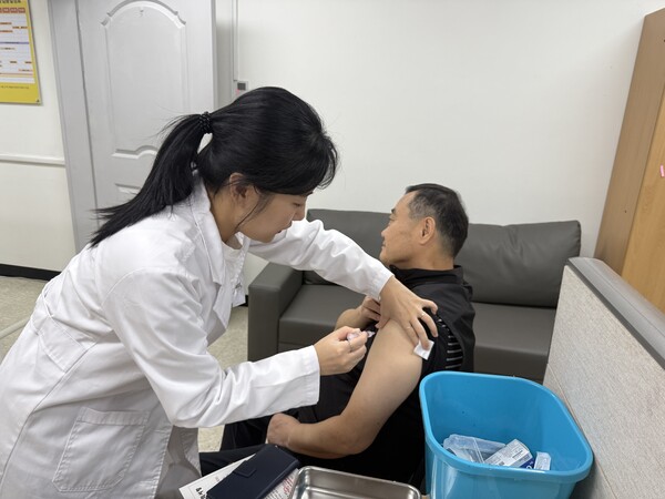 대전 서구, 독감 예방접종 모습/사진제공=대전서구청