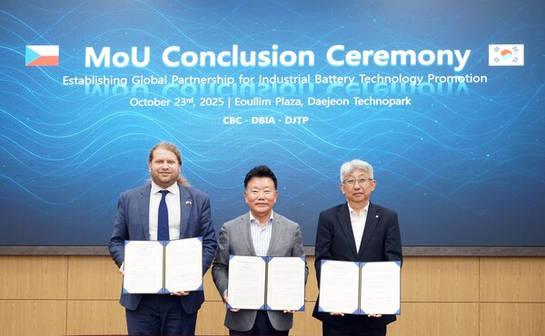 3자 업무협약 체결 기념촬영 모습/사진제공=대전테크노파크