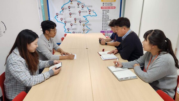 찾아가는 자활기관, 참여자 현장소통 간담회 모습/사진제공=대전중구청