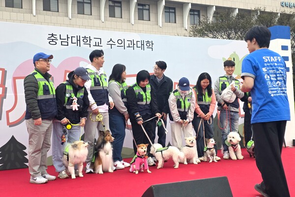 충남대 수의대생과 지역민이 함께한 ‘멍냥 페스티벌’ 개최 모습/사진제공=충남대