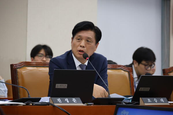 프로야구 한국시리즈가 막판을 향해 질주하고 있는 가운데 암표 거래로 일반 관람객의 피해가 심각해 대책 마련이 시급한 것으로 나타났다. (사진=세종TV DB)