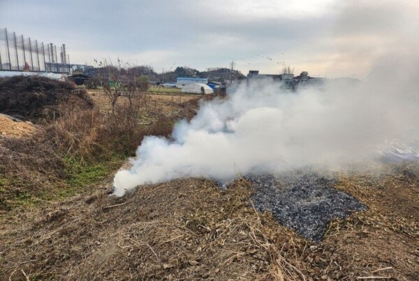 파주시는 운정신도시 일대에서 주로 밤에 ‘타는 냄새’가 난다는 민원 해소를 위해 ‘특별단속반’을 편성, 내년 2월까지 각종 폐기물의 불법소각 야간 단속에 착수했다. (사진=파주시)