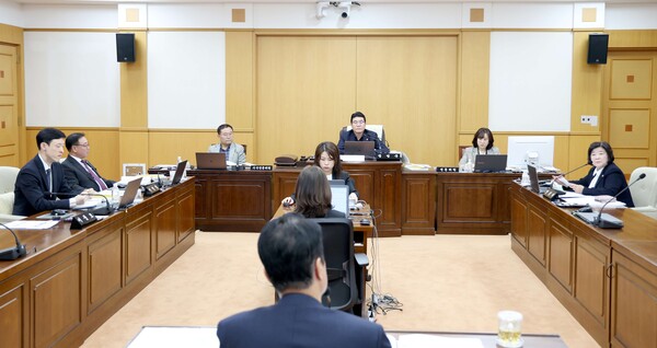 대전시의회 행정자치위원회가 제291회 제2차 정례회 2일차 행정사무감사를 추진하고 있다./사진제공=대전시의회