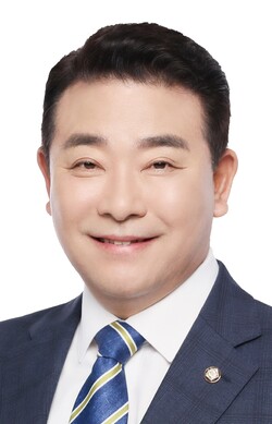 국회에서 사립학교 사무직원들도 육아휴직 급여를 받을 수 있도록 ‘사립학교교직원 연금법 개정안’이 발의돼 교원과 사무직 간 복지 격차가 해소될 전망이다. (사진=세종TV DB)