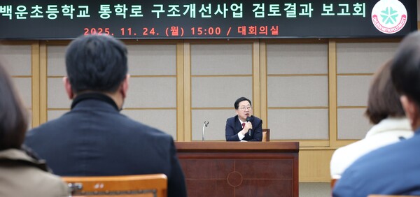 이장우 대전시장이 백운초 통학로 구조개선사업에 시비를 투입 지원입장을 밝히고 있다./사진제공=대전시청